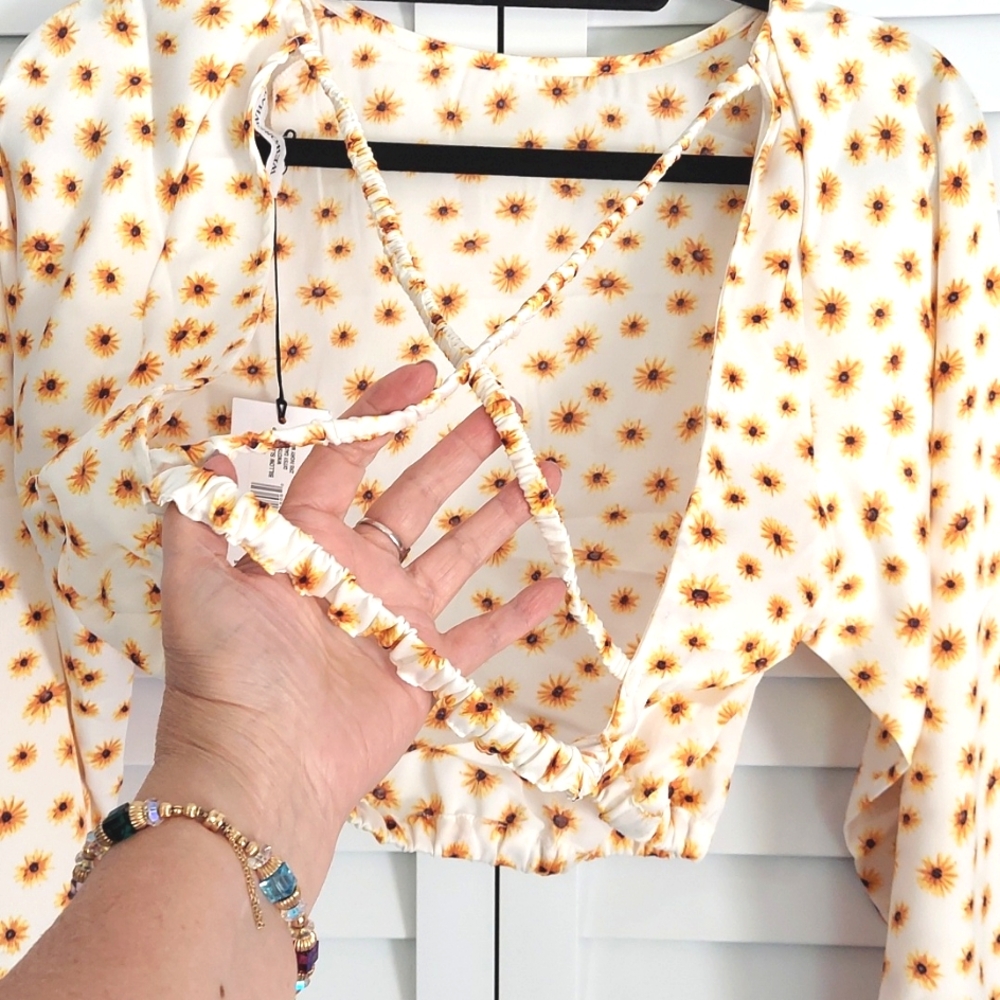 Weworewhat Top, Size M, Long Sleeve, No Back, Sunflower Print, Satiny Fabric NEW - Picture 7 of 8